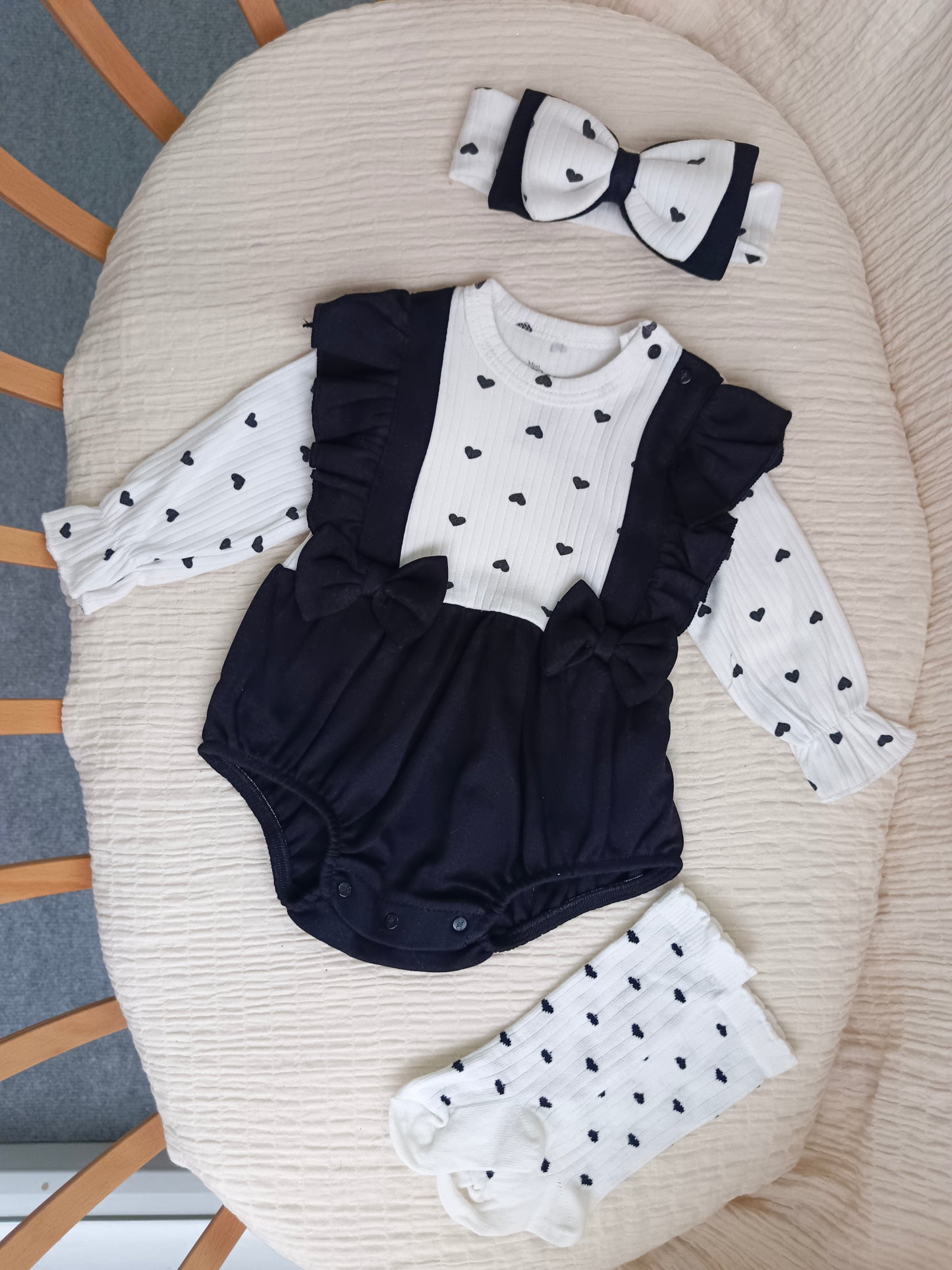Love Siyah Kalpli Çoraplı Romper Tulum Set