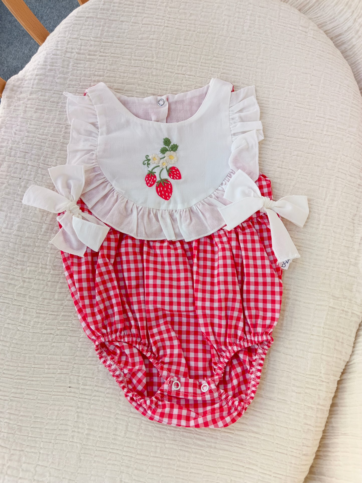 Strawberry Belle Ekoseli Romper Kırmızı