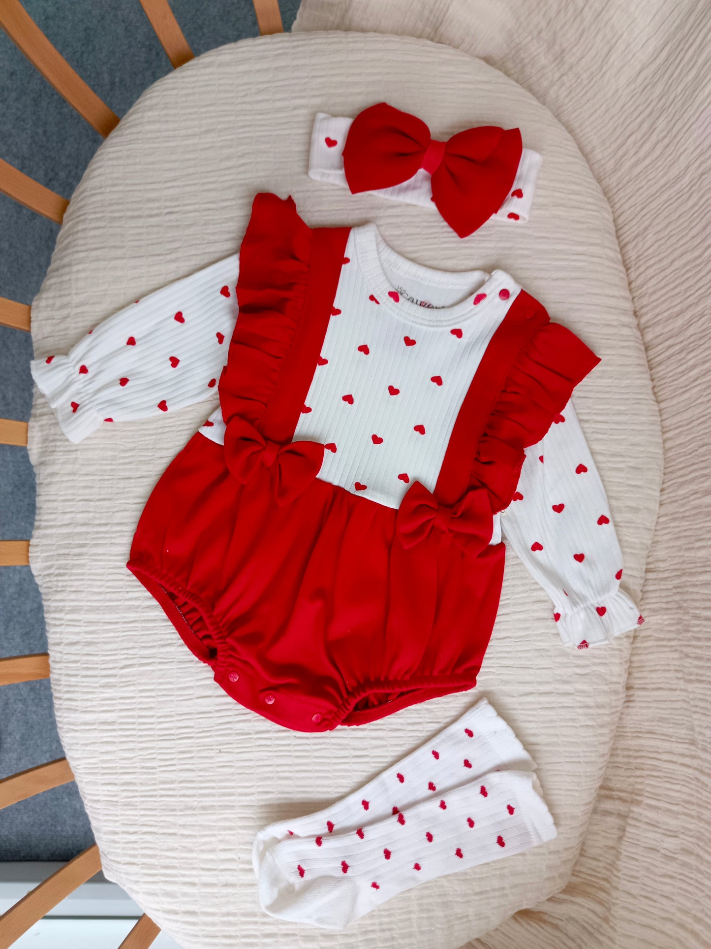 Love Kırmızı Kalpli Çoraplı Romper Tulum Set