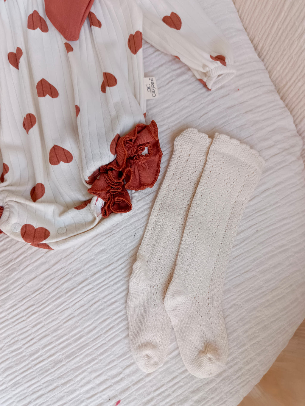 Büyük Kalpli Çoraplı Romper Tulum Set Tarçın