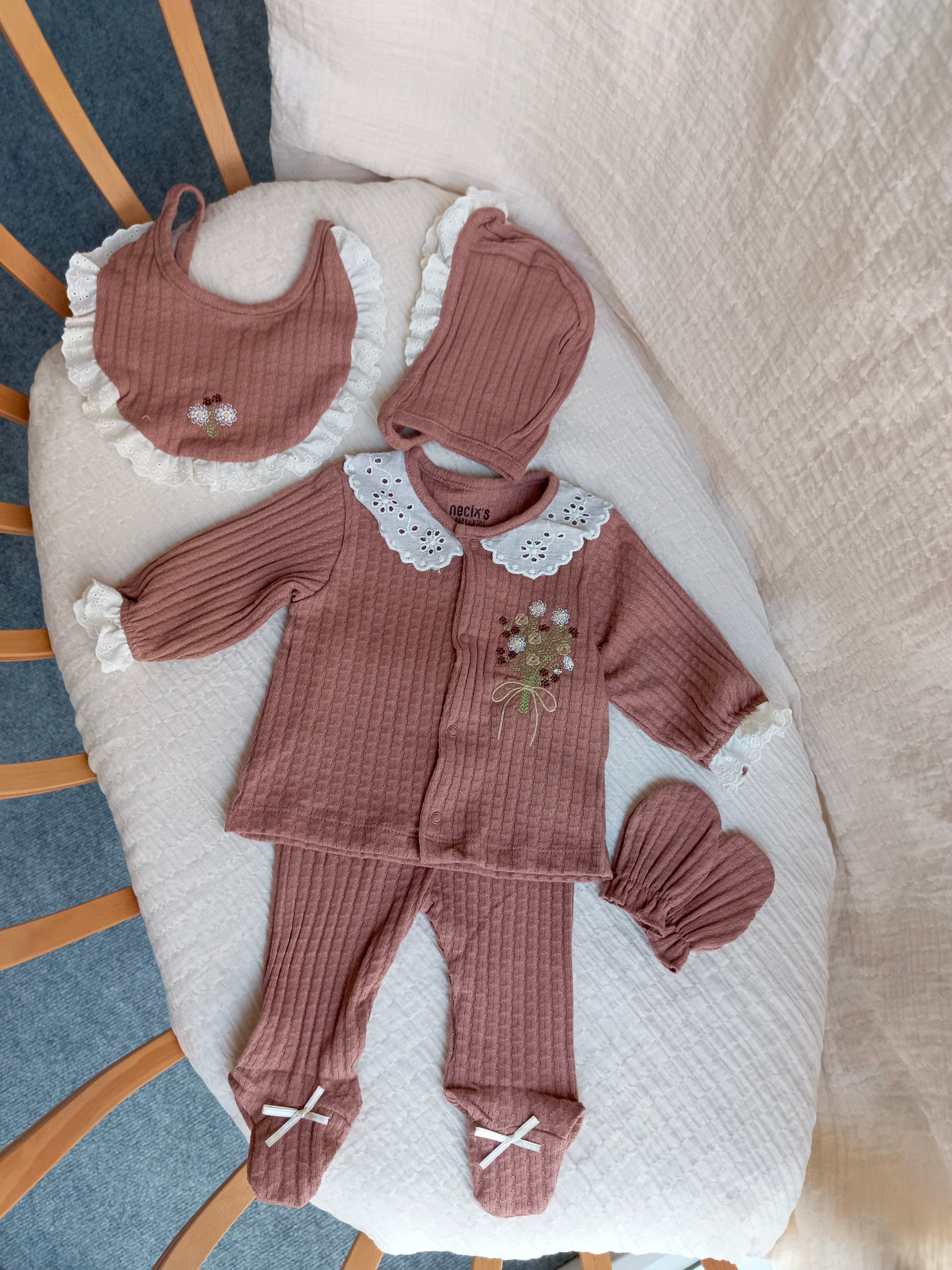 Fisto Yaka Çiçek Buketi Nakışlı 5'li Yenidoğan Set Kahverengi