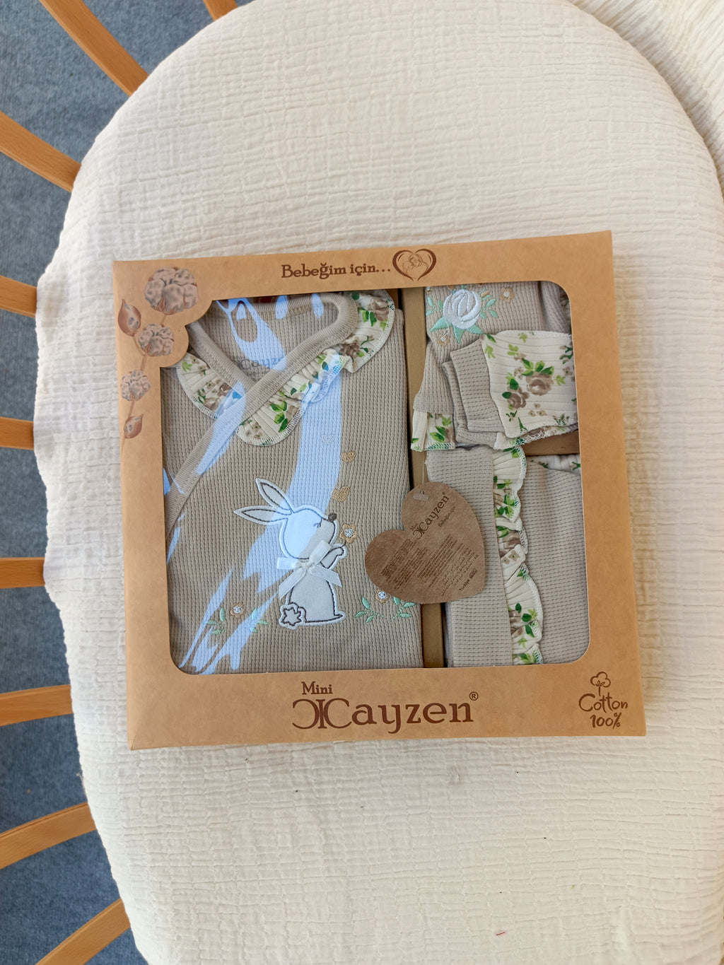 Çiçekli Tavşan Kutulu 5'li Yenidoğan Hastane Çıkışı Seti Bej