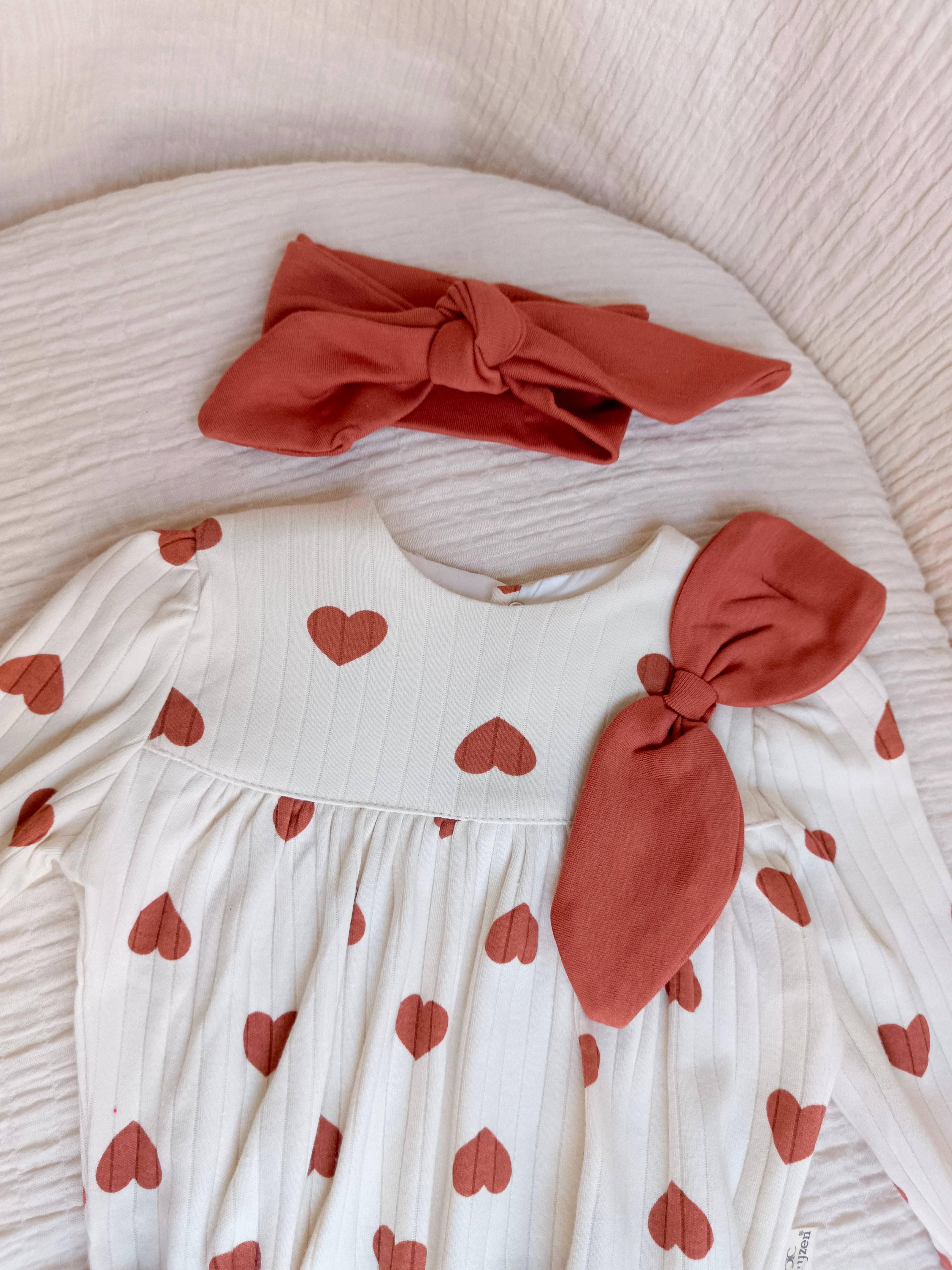 Büyük Kalpli Çoraplı Romper Tulum Set Tarçın