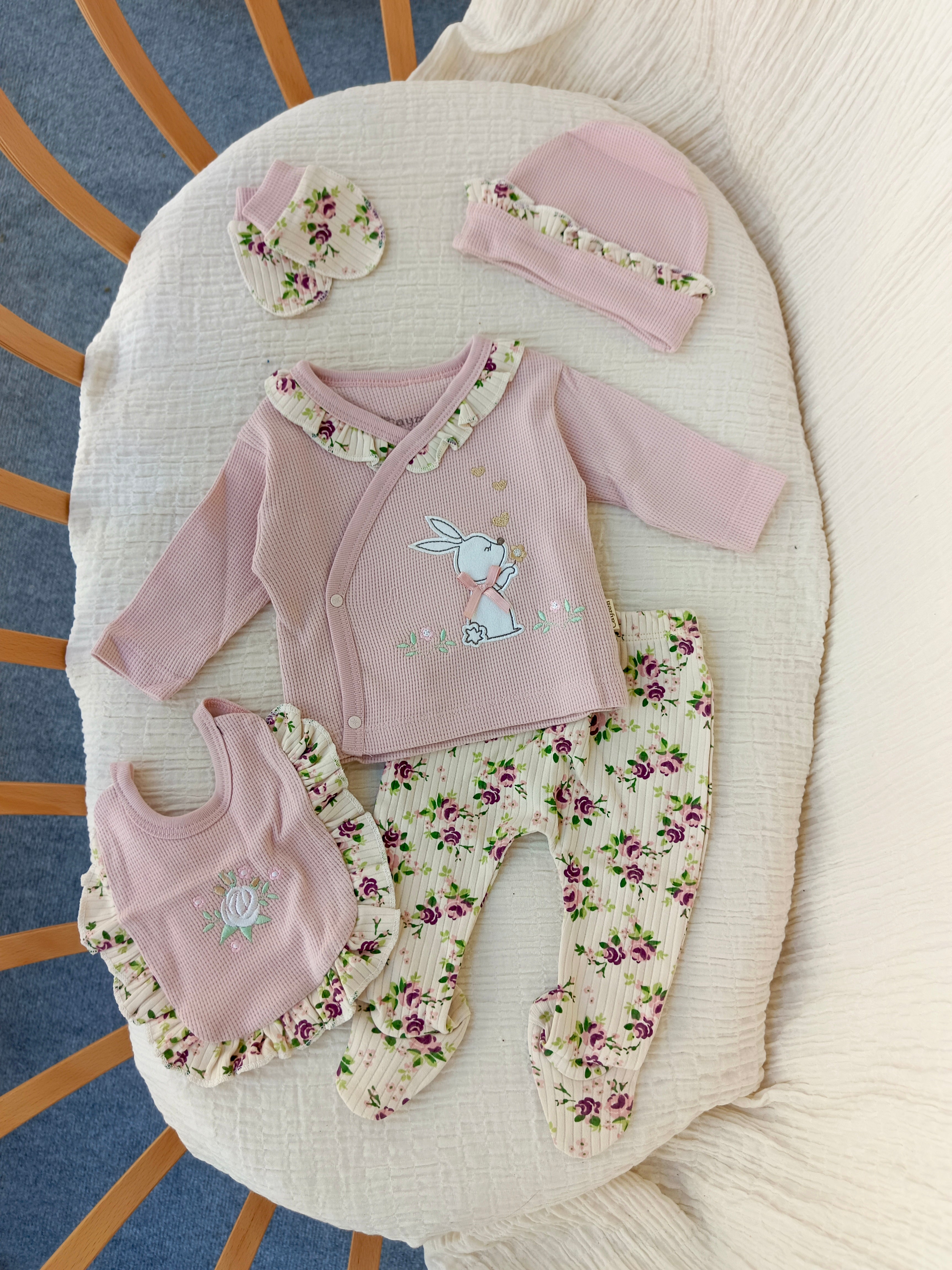 Çiçekli Tavşan Kutulu 5'li Yenidoğan Hastane Çıkışı Seti Pembe