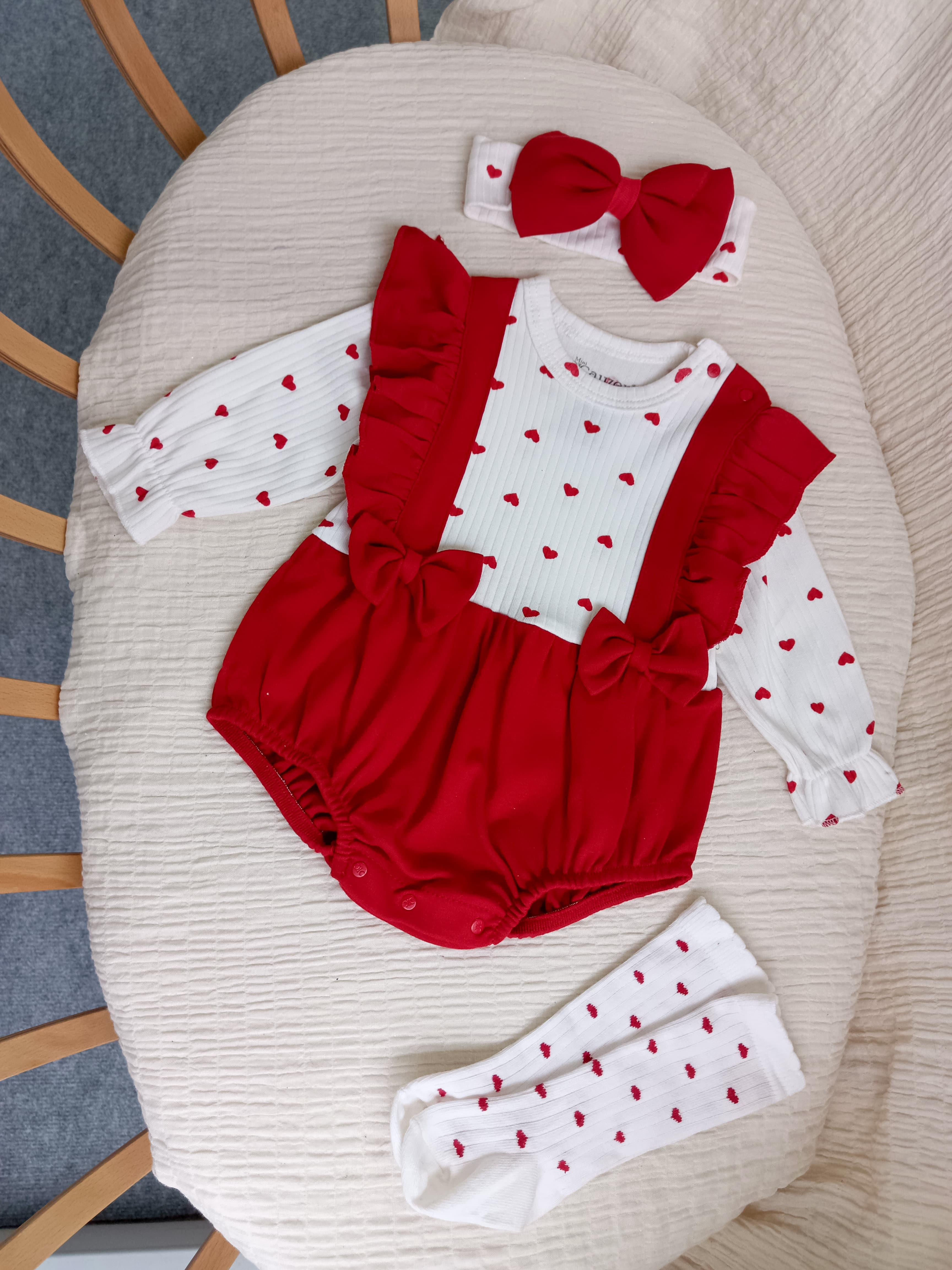 Love Kırmızı Kalpli Çoraplı Romper Tulum Set