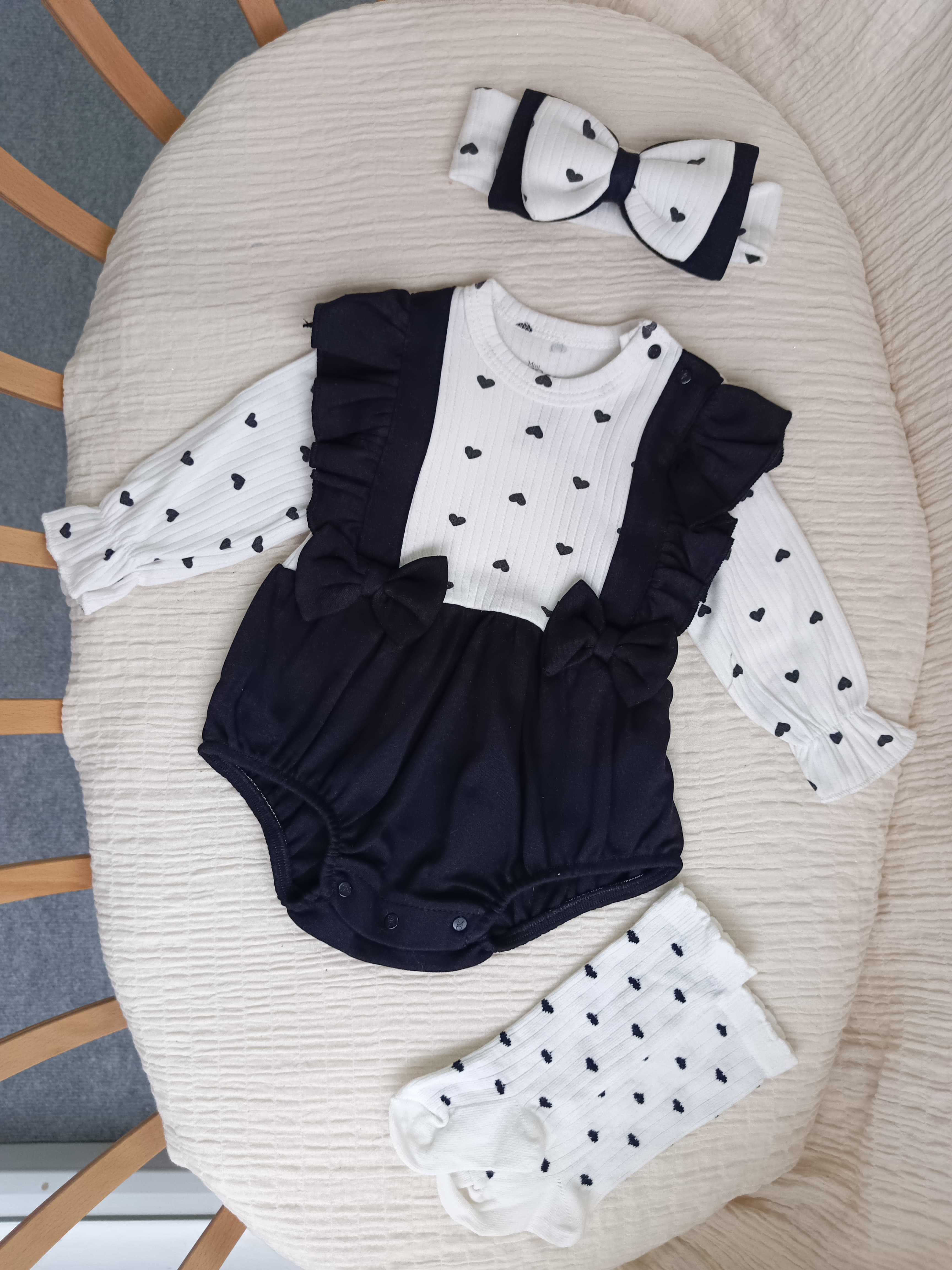 Love Siyah Kalpli Çoraplı Romper Tulum Set