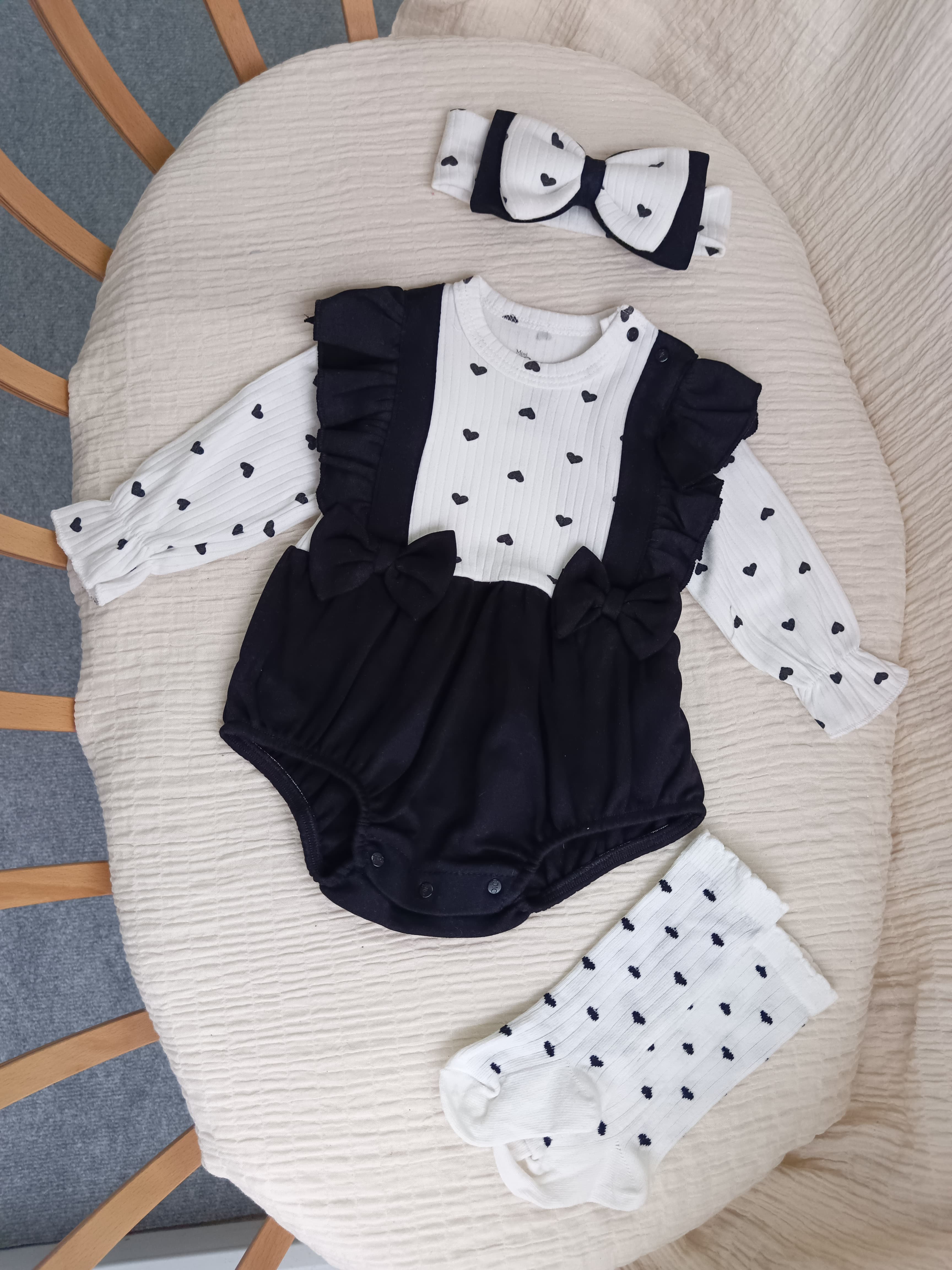 Love Siyah Kalpli Çoraplı Romper Tulum Set