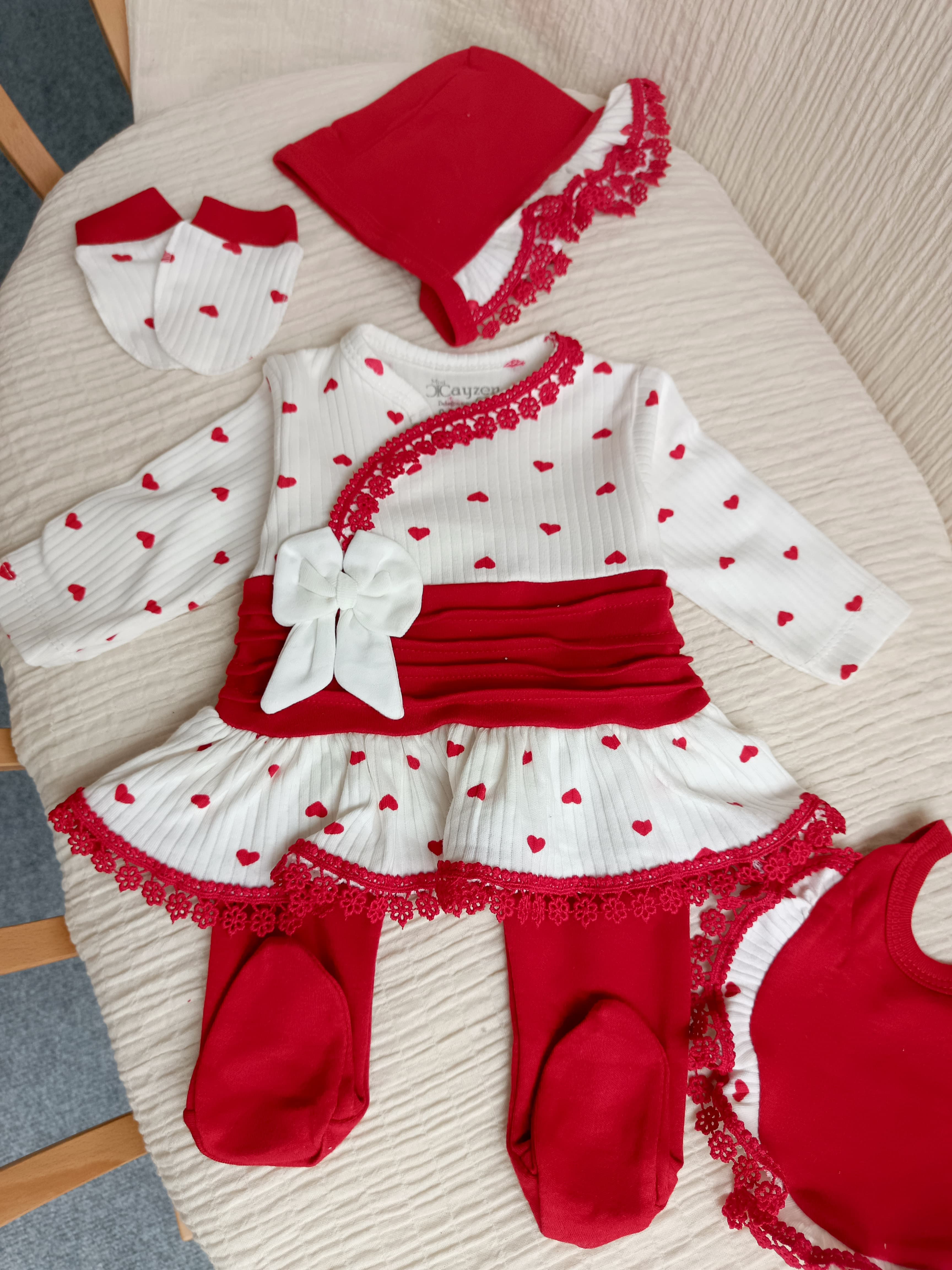 Perla Kırmızı Kalpli Dantelli 5li Hastane Çıkışı Set