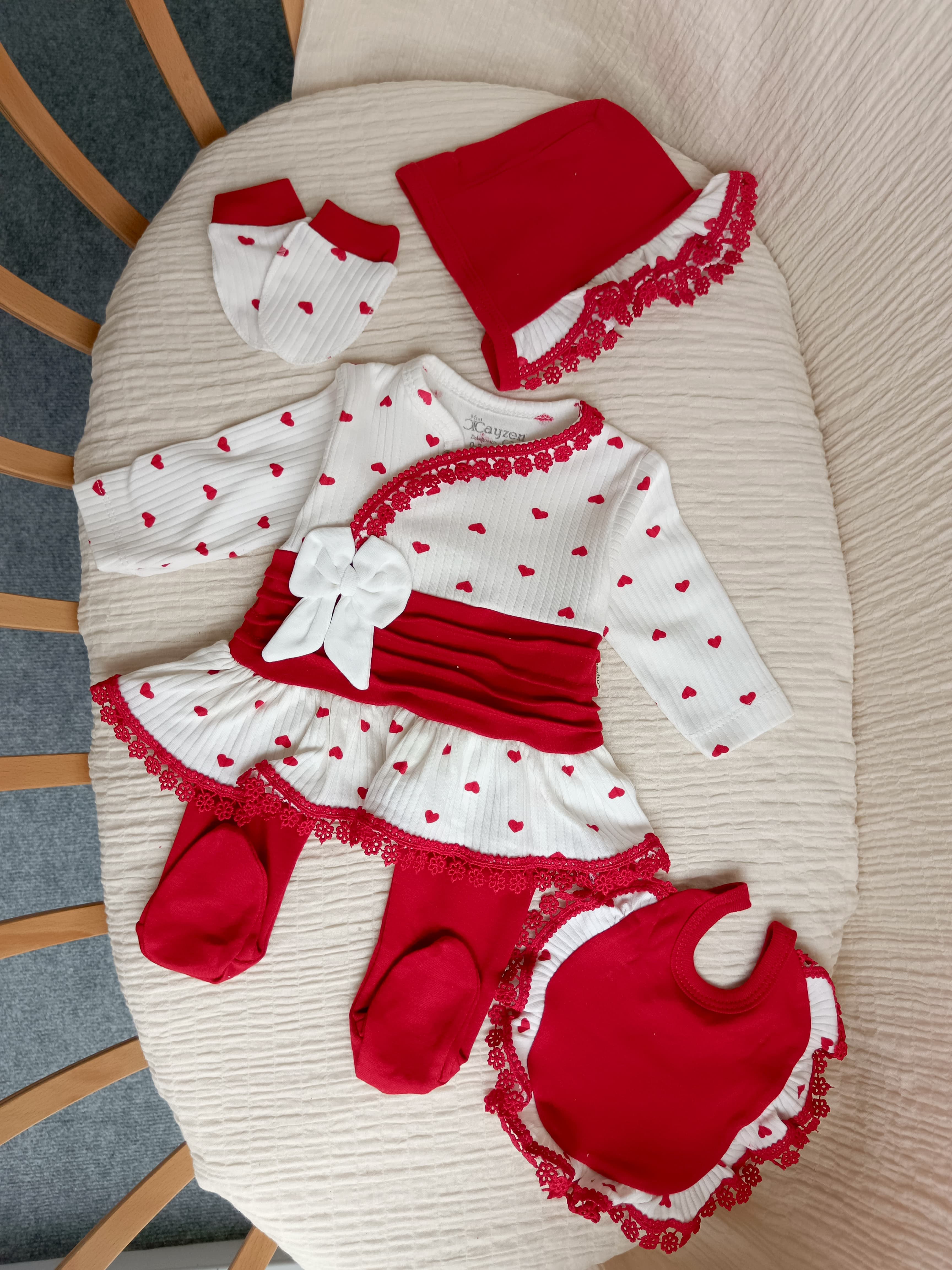 Perla Kırmızı Kalpli Dantelli 5li Hastane Çıkışı Set